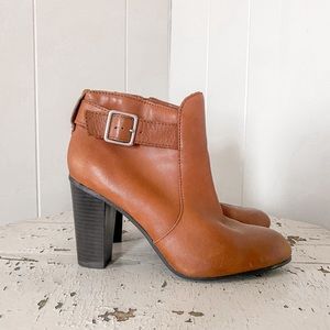 Liz Claiborne | cognac leather booties